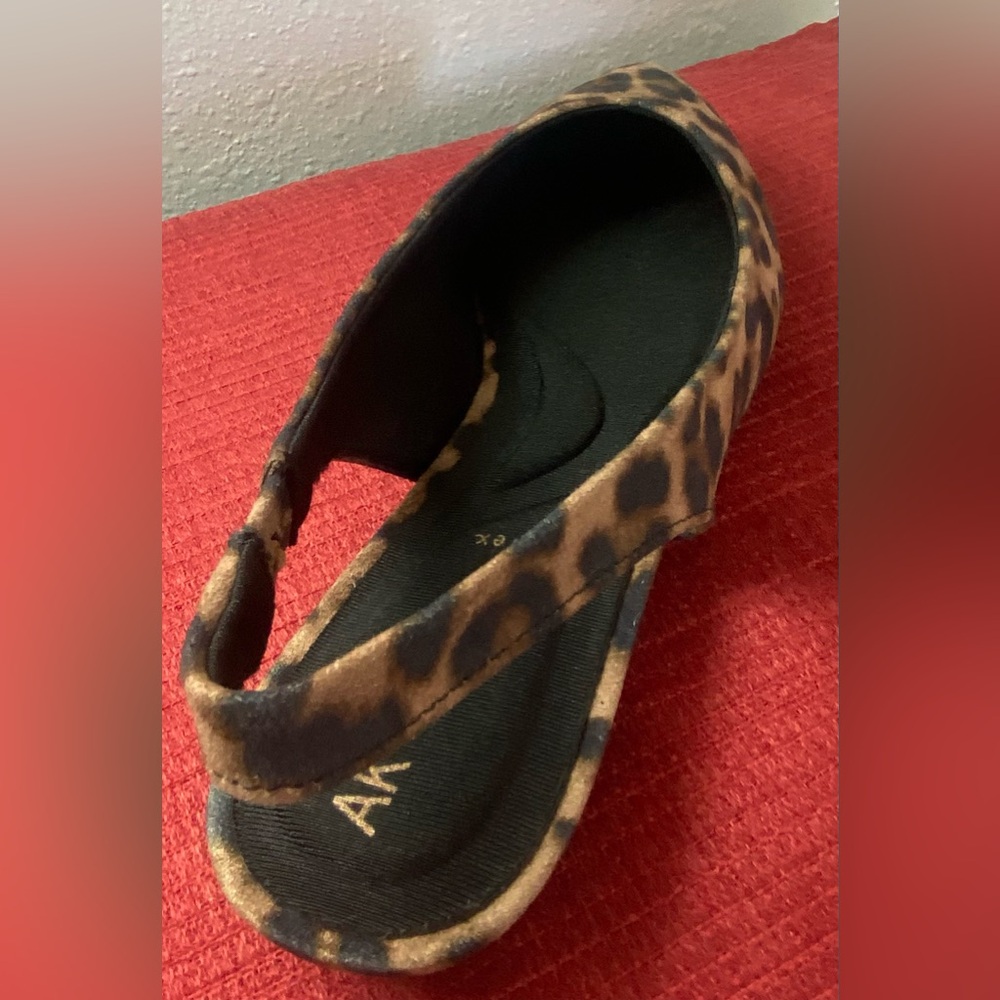 NWT… ANN KLEIN LEOPARD SLINGBACK FLATS - Picture 6 of 16